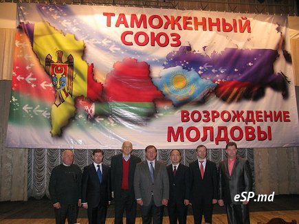 Андриевский считает, что большая доля вины лежит на российских телеканалах, которые формируют стереотипы.