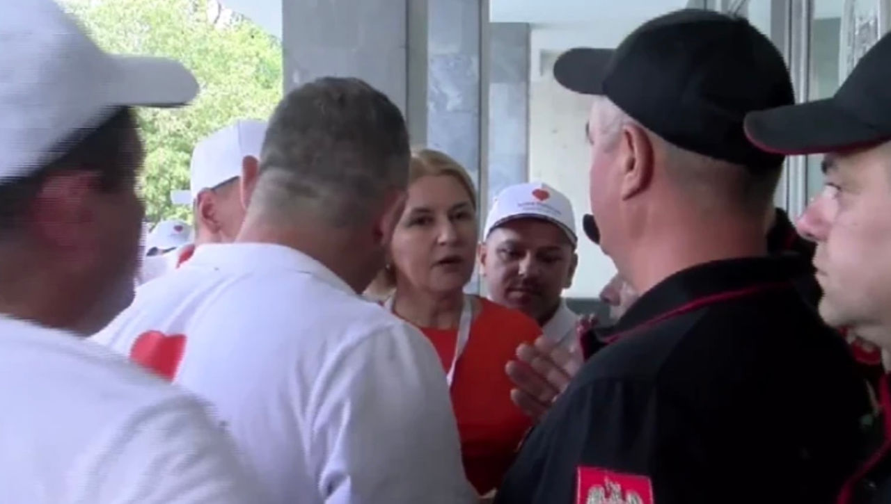 Protest cu scandal la Ministerul Agriculturii.