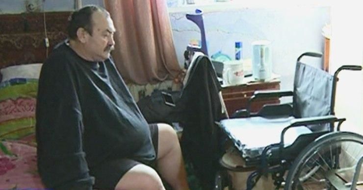 Тяжело больного мужчину лишили государственной помощи.