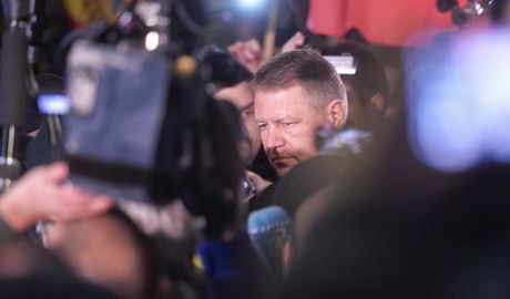 На шестой день протестов президент Румынии вышел к народу