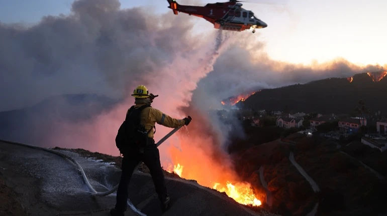 Pierderile economice ale orașului Los Angeles din cauza incendiilor au depășit 50 de miliarde de dolari.