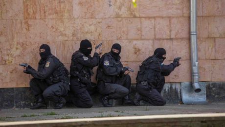 Un sirian, bănuit că ar propaga în Moldova ideile radicaliste ale islamului, reținut de ofiţerii SIS. Foto: publika.md