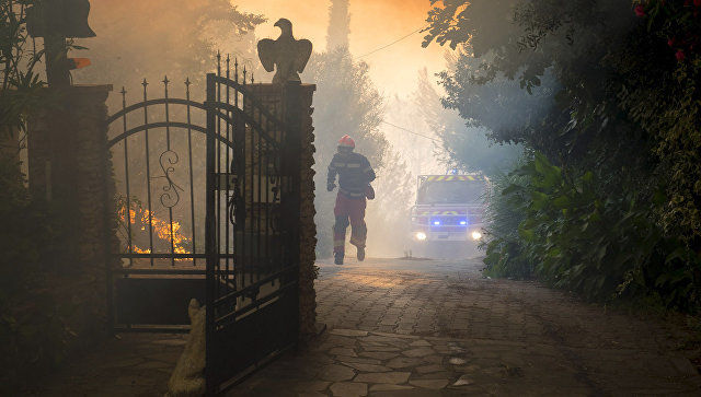 Крупный пожар произошел в аэропорту Орли.