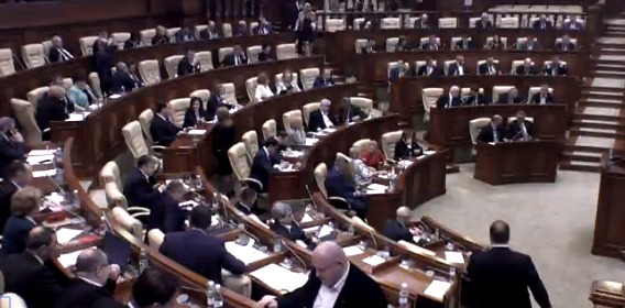Парламентское большинство отказалось заслушать руководство НАРЭ.