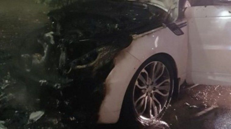 На Телецентре сгорел Range Rover.