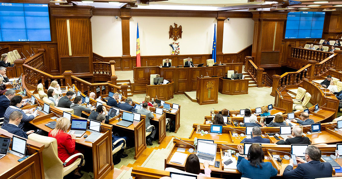 Parlamentul a respins propunerile opoziției de audiere a mai multor miniștri și funcționari.