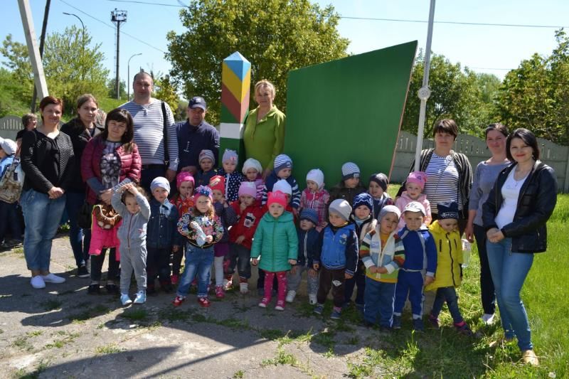 Пограничные полицейские рассказали детям, что входит в их обязанности и истории о выявлении контрабандистов.