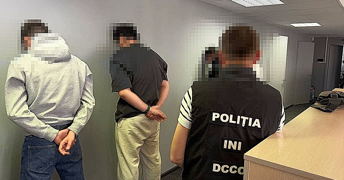 Percheziții la un call centru: O schemă de escrocherie a adus un prejudiciu de peste 300.000 de euro.
