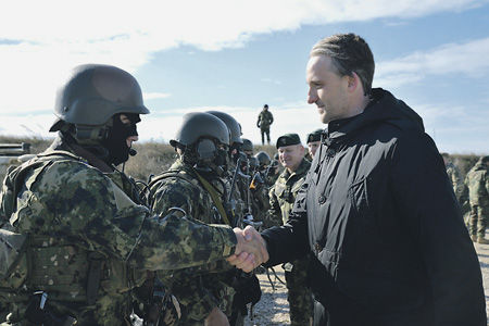 Стурза также сообщил, что в этом году один из батальонов Нацармии будет полностью экипирован по стандартам НАТО. 