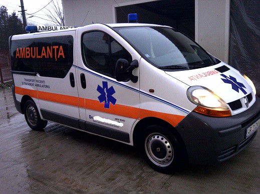 Un bărbat, cetățean al RM, în stare foarte gravă, după ce s-a electrocutat şi a căzut de pe o hală înaltă de circa nouă metri în Alba Iulia. 
