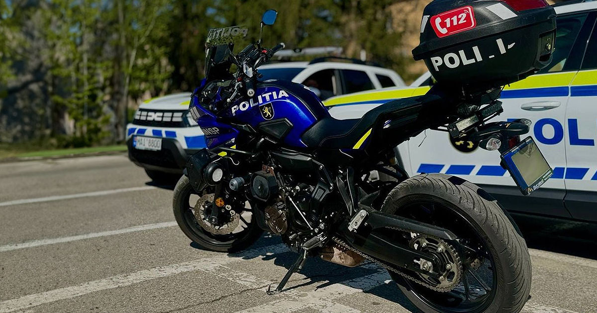 Accident în Capitală: Un polițist pe motocicletă, rănit.