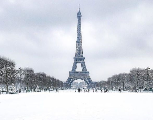Ninge şi în Franţa: Turnul Eiffel a fost închis din cauza zăpezii. Foto: news.ro