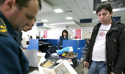 С 1 января, если у вас с собой много наличных денег, так вот запросто в страны Европы вы не попадете.