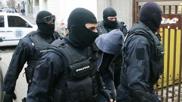 Ищут доказательства по уголовному делу о коррупции и отмывании денег. Фото: expresspress.ro