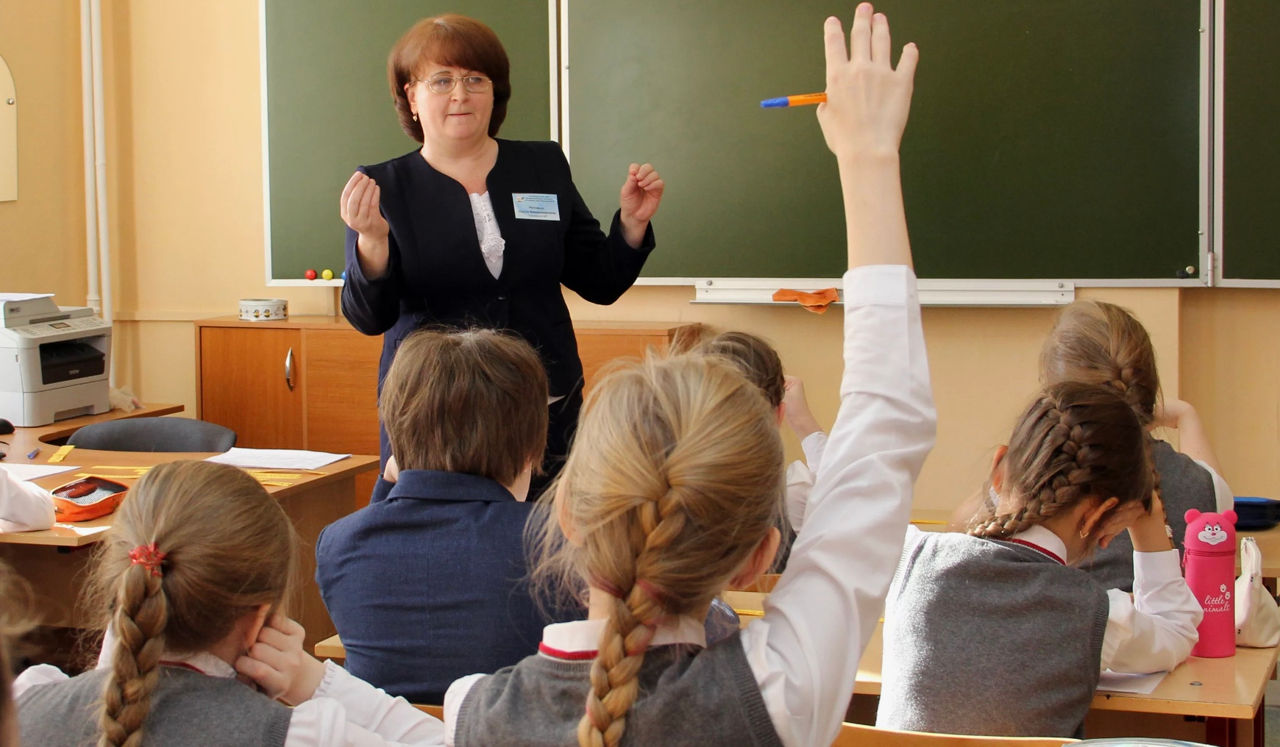 Cadrele didactice pot solicita Certificatul care confirmă dreptul de activitate în funcția didactică.