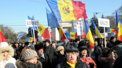 Пять сотен примаров населенных пунктов вышли на акцию протеста на площадь Великого национального собрания в центре Кишинева.
