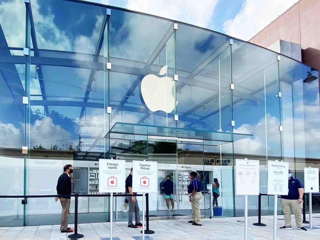 Бывшего сотрудника Apple обвинили в краже коммерческих секретов.