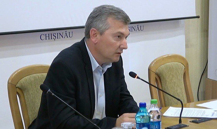 И.о. мэра Кишинева недоволен тем, что некому собирать листья.
