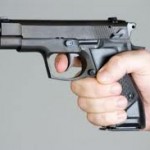 Poliţiştii încearcă acum să stabilească cum a reuşit băieţelul de numai 3 ani să găsească arma tatălui său.