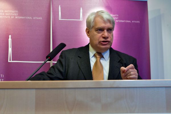 Analistul american Stephen Blank consideră că preşedintele rus Vladimir Putin vrea să continue Războiul Rece.