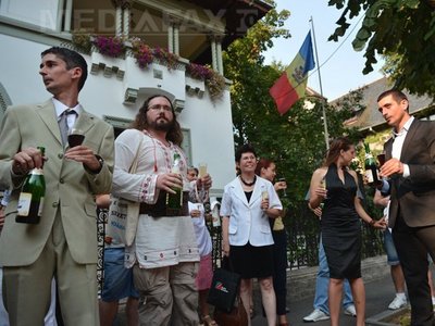 În petiţie se spune că 27 august este "o dată relevantă nu numai strict pentru basarabeni, ci pentru întreaga naţiune română.