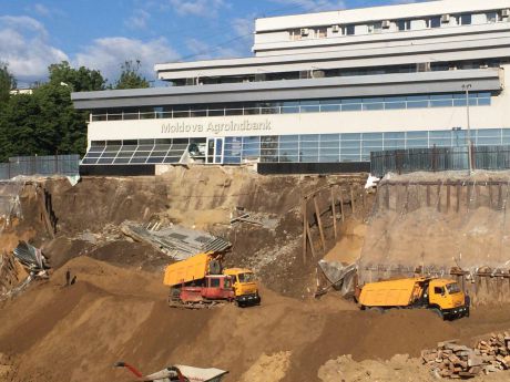 Firmele de construcție, obligate să folosească doar piloni din beton armat. Foto: clădire Râşcani
