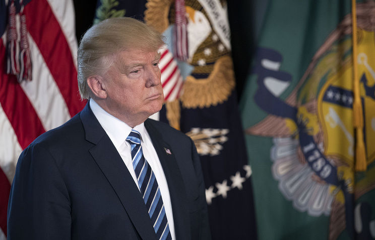 Рейтинг одобрения действий президента США Дональда Трампа составил 42%.