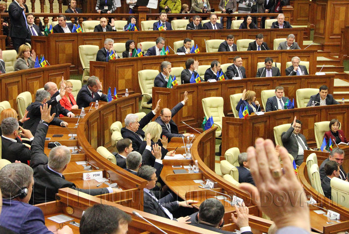 Голосование в парламенте Молдовы.