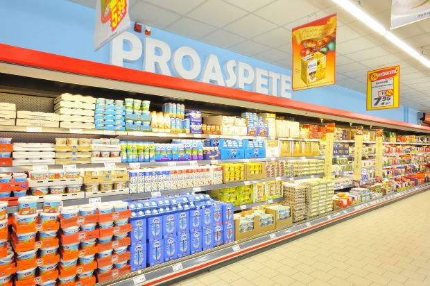 Un agent economic din orașul Taraclia comercializa produse alimentare cu termenul de valabilitate expirat. Foto: danielaburuiana.com