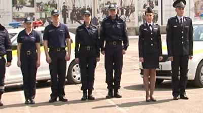În total, pentru schimbarea uniformelor, este prevăzut un buget de 54 de milione de lei. Iniţial, noile ţinute ale poliţiştilor urmau să fie gata pe 1 iulie.
