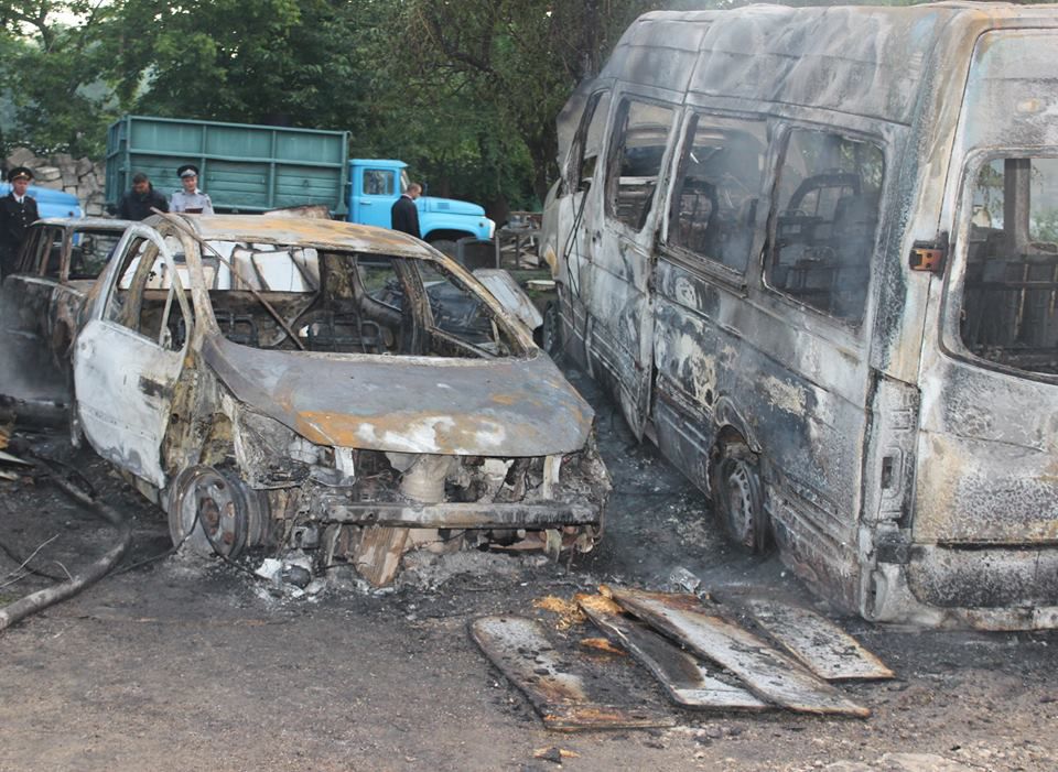 Şapte automobile au fost mistuite de flăcări noaptea trecută.Foto: dse.md