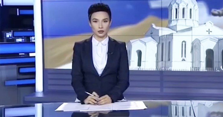 Ведущая армянского канала заплакала в прямом эфире, зачитывая список погибших.