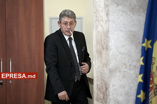 KGB-ist fără păr în cap şi trădător fără limbă în gură. Astfel i-a insultat liderul PL, Mihai Ghimpu pe liberalii reformatori.