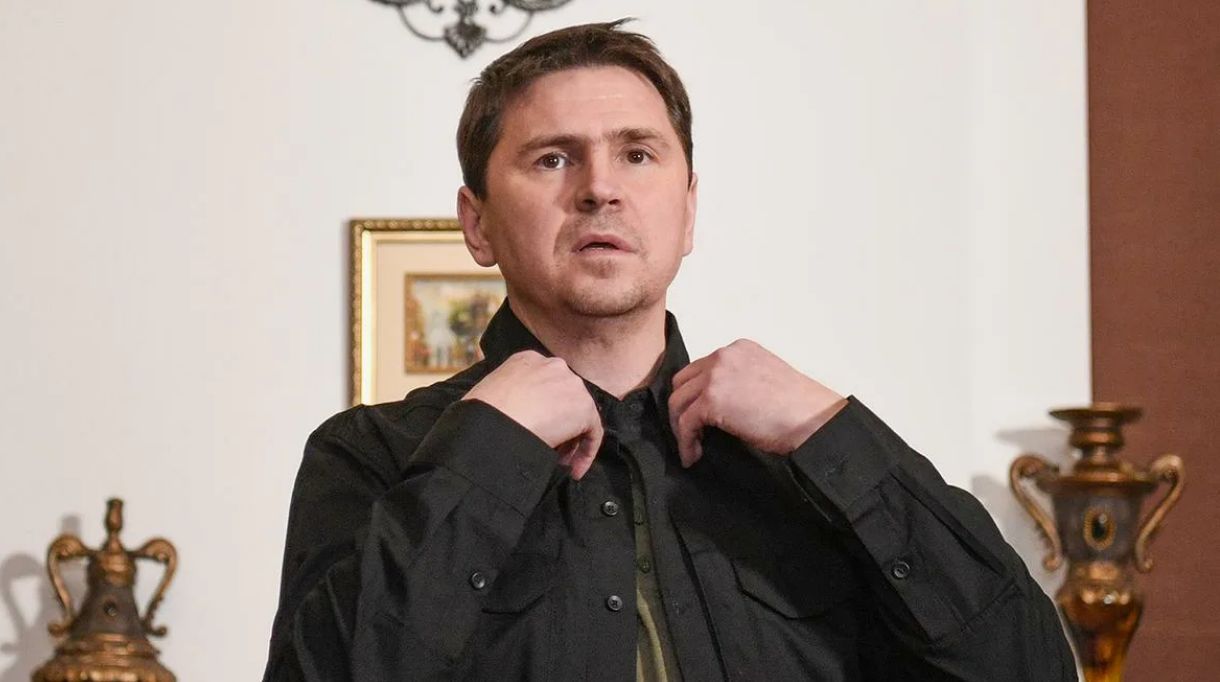 Подоляк упрекнул Маска в том, что Twitter может цензурировать тему войны.