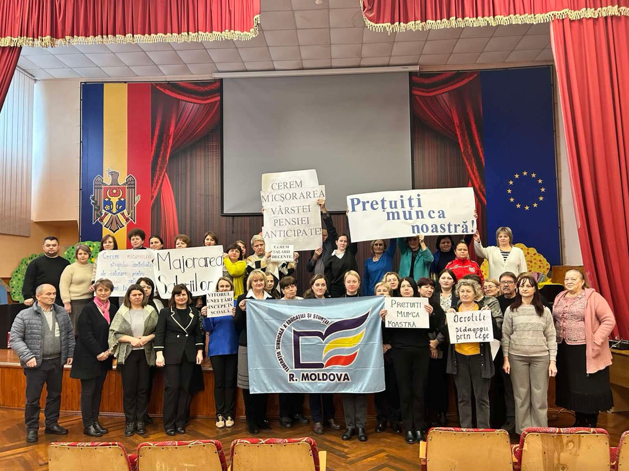 В Минобразования ответили протестующим учителям.