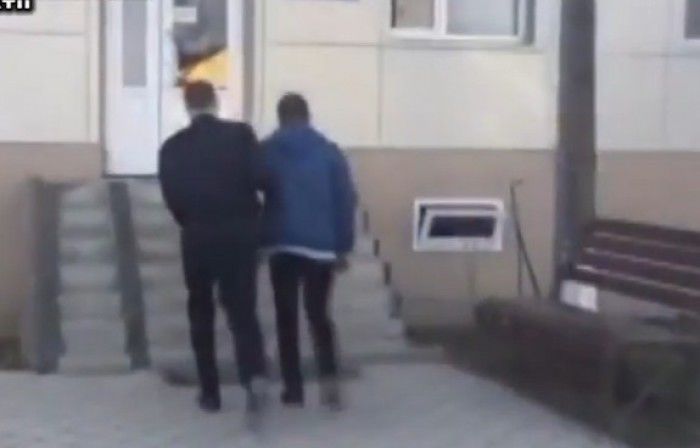 Audiat de forțele de ordine, suspectul își recunoaște vina pentru săvârșirea a zeci de infracțiuni. 