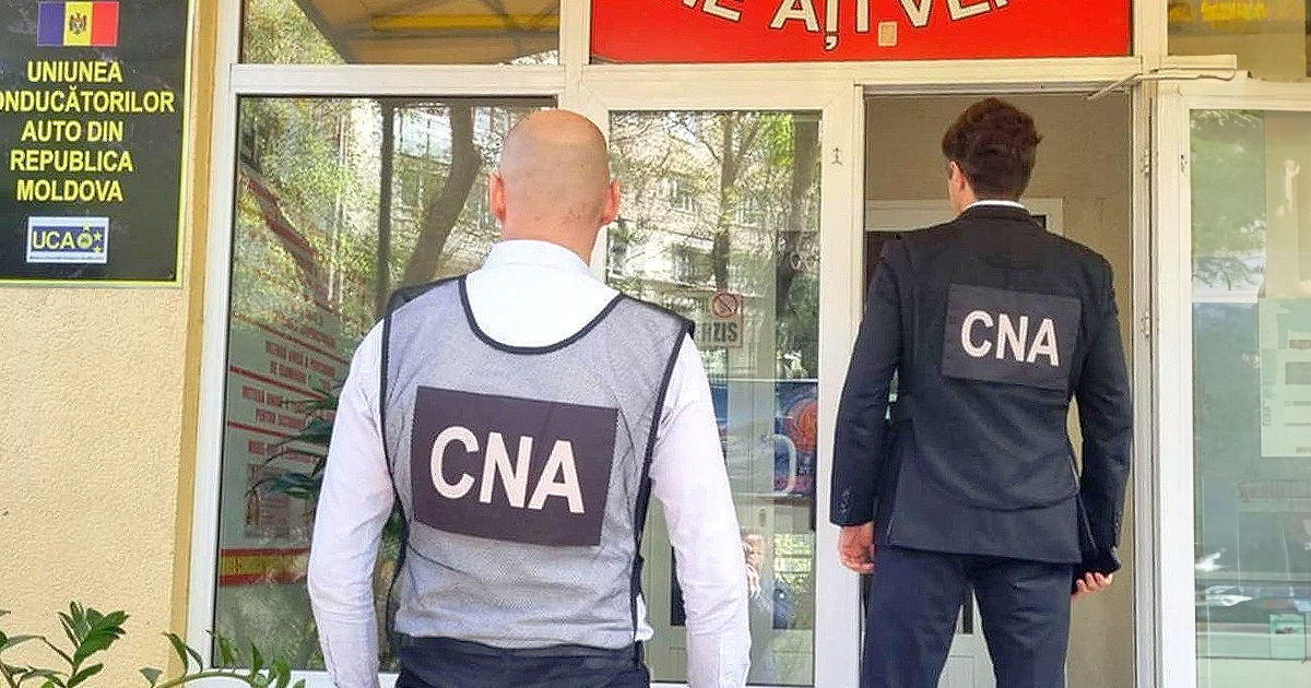 Percheziții la un bărbat din Strășeni într-un dosar de trafic de influență.