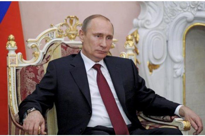Putin a destituit patru oficiali de rang înalt pentru incompatibilitate.
