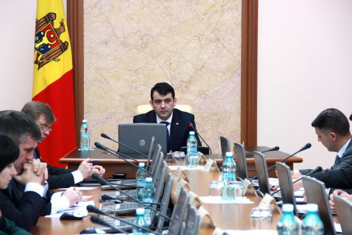 Gaburici a spus că este necesară o reacţie promptă, ca să fie verificată corectitudinea majorării prețurilor. Foto: tv7.md