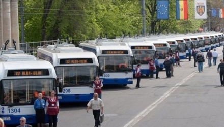 „Nu putem avea investiţii europene în municipiul Chișinău dacă nu există o claritate în ce privește strategia de dezvoltare a transportului public şi fluidizarea numărului de călători”, susţine consilierul.