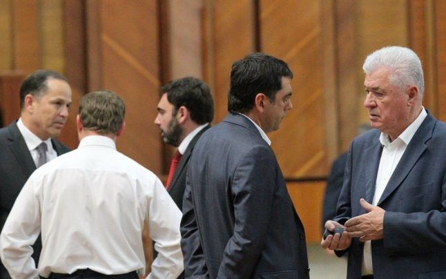 Absenţele de la şedinţele plenare, anunţate de către deputaţi în semn de protest, vor fi considerate motivate.