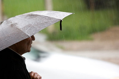 Pentru astăzi, meteorologii prognozează ploi în cea mai mare parte a țării. 