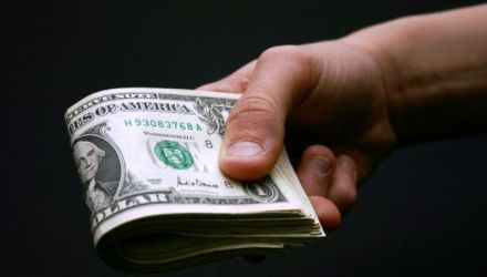 În cursul zilei de 9 mai, poliţiştilor le-a fost transmisă prima tranşă de bani în sumă de 2200 de dolari SUA. Foto: flickr.com