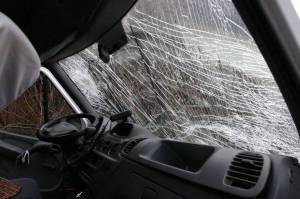 Șoferul este cercetat pentru părăsirea locului accidentului rutier. 