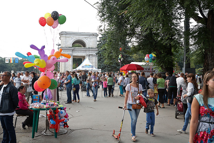 De Hramul Orașului în centrul Capitalei va fi interzisă vânzarea băuturilor spirtoase tari. Foto: publika.md