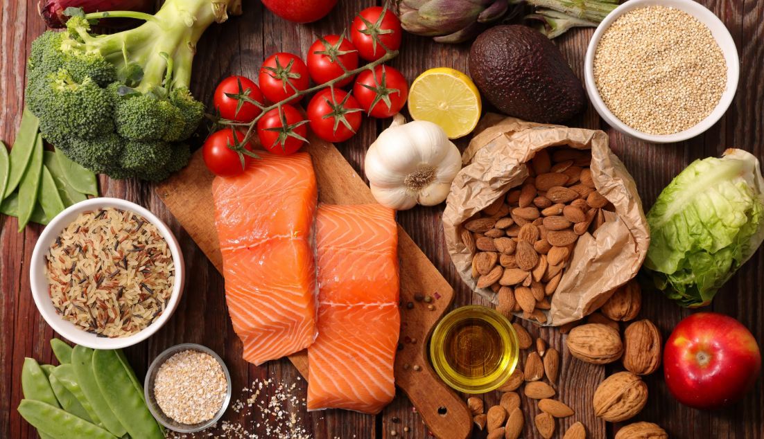 Врачи назвали четыре продукта, повышающие настроение зимой.