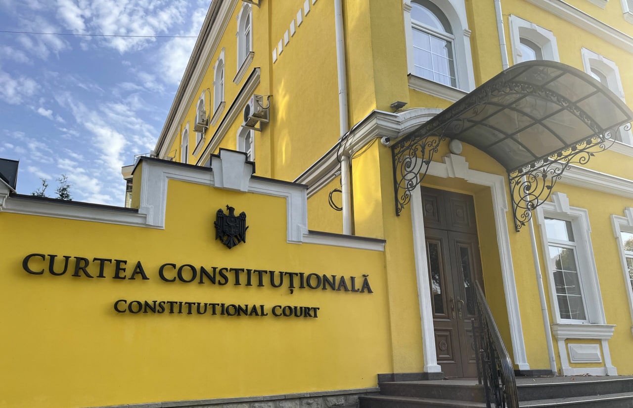 Curtea Constituțională respinge cererea privind cota obligatorie de programe locale în limba română.