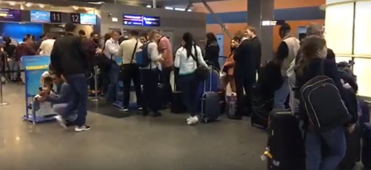 Десятки пассажиров не смогли вылететь в Кишинев из Киева.