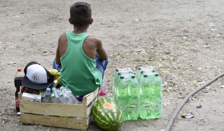 Valuri de imigranţi ilegali continuă să sosească în Uniunea Europeană. Foto: observator.tv
