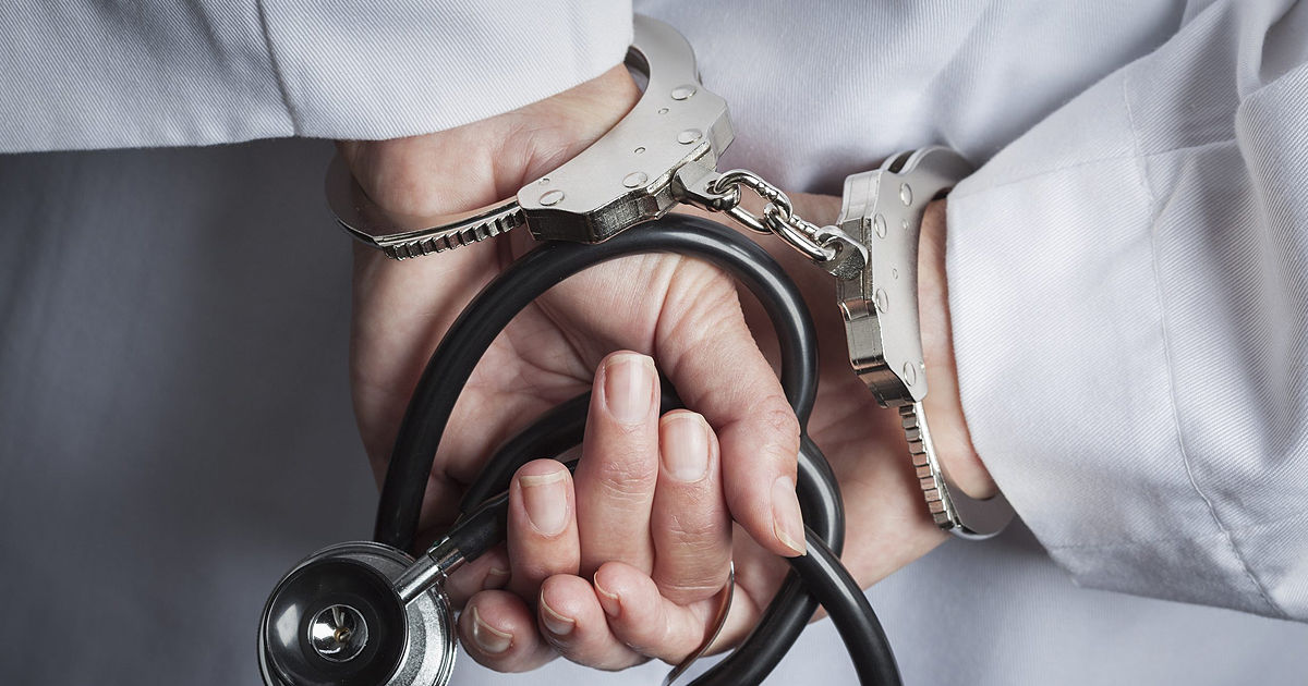 Percheziții în România într-un dosar privind medici cu diplome false din Moldova.